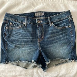 Torrid denim cut off jeans. Dark blue denim. (Picture appears lighter)